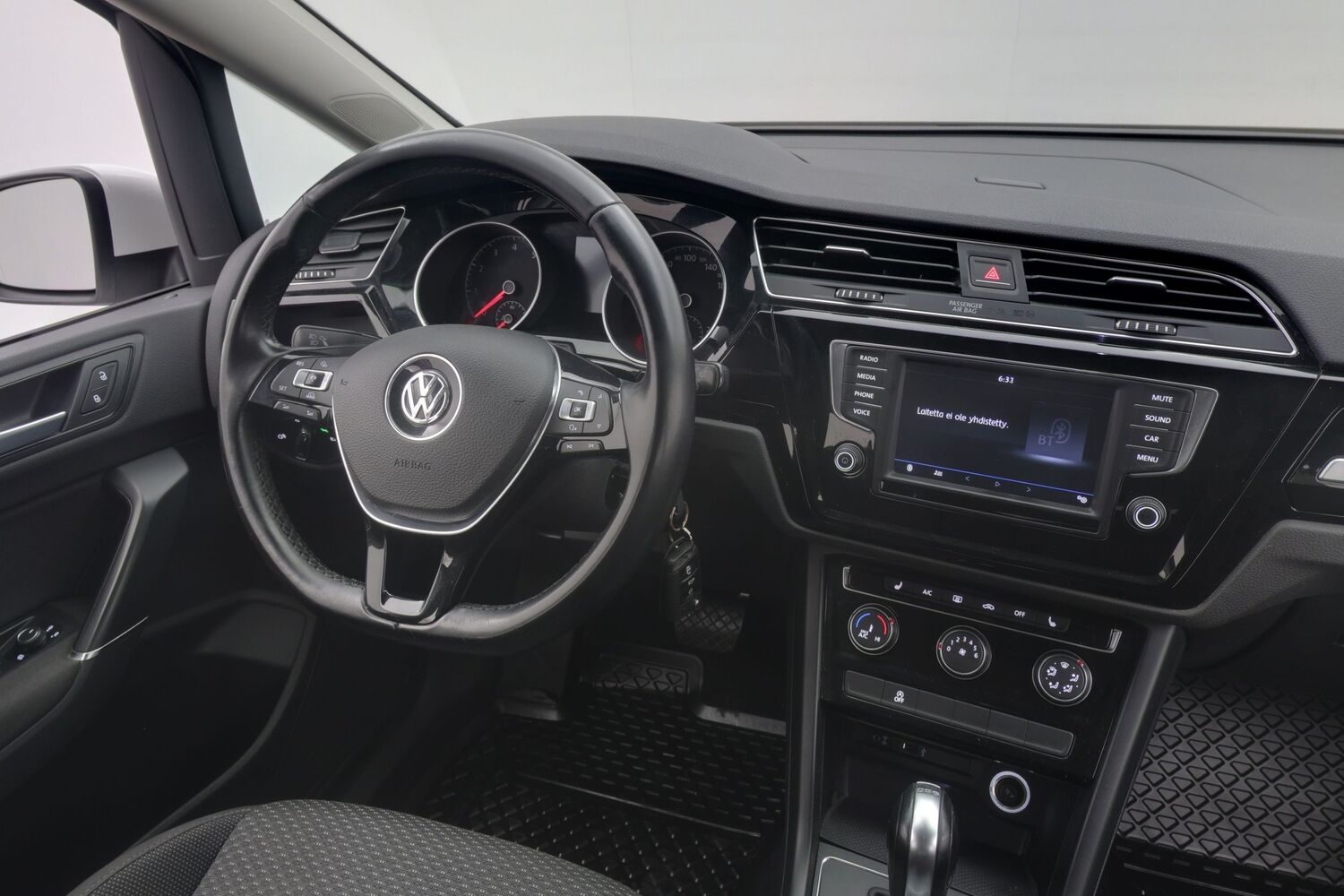 Volkswagen Touran vaihtoauto