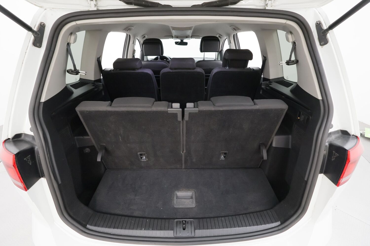 Volkswagen Touran vaihtoauto