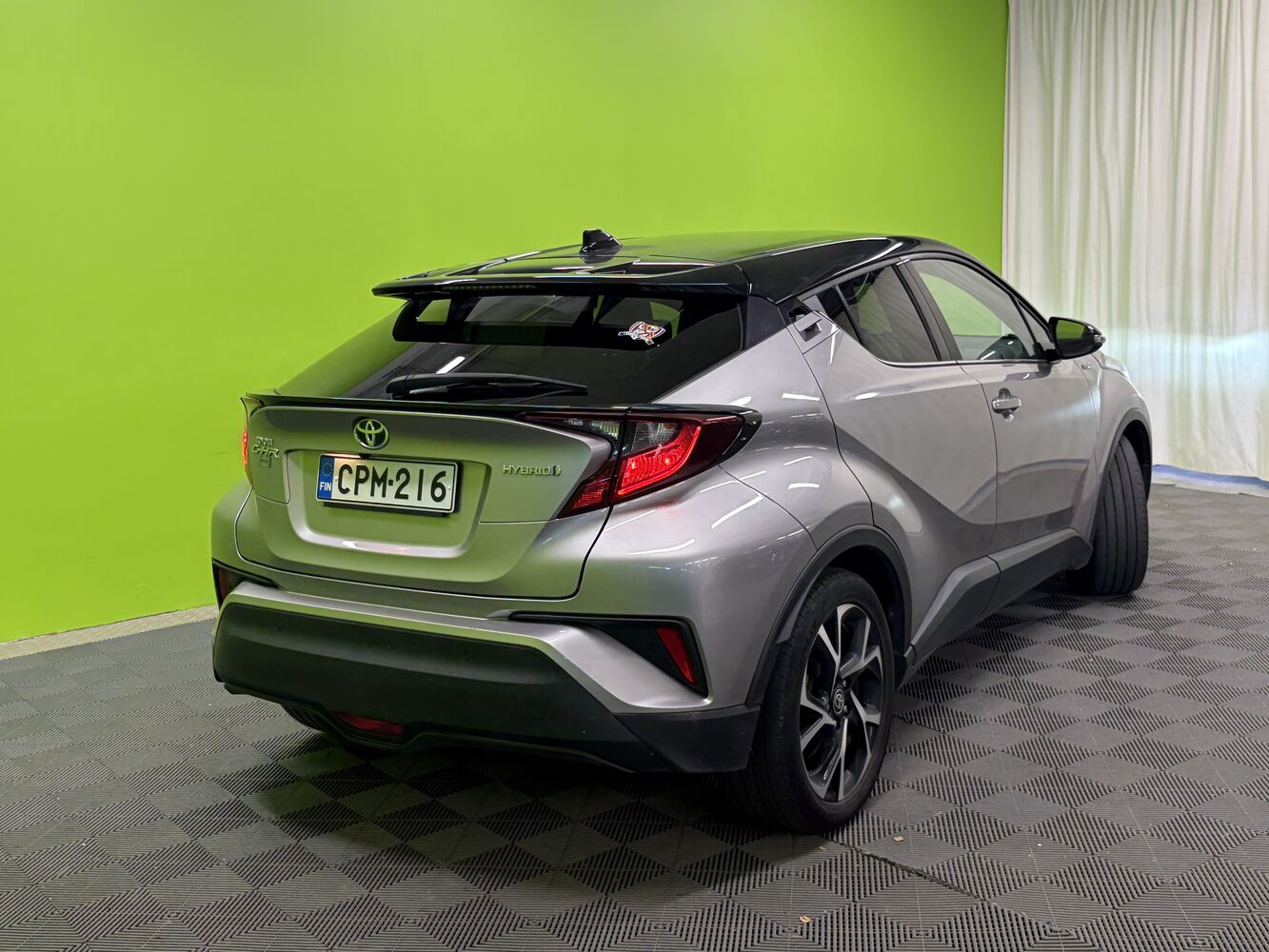 Toyota C-HR vaihtoauto