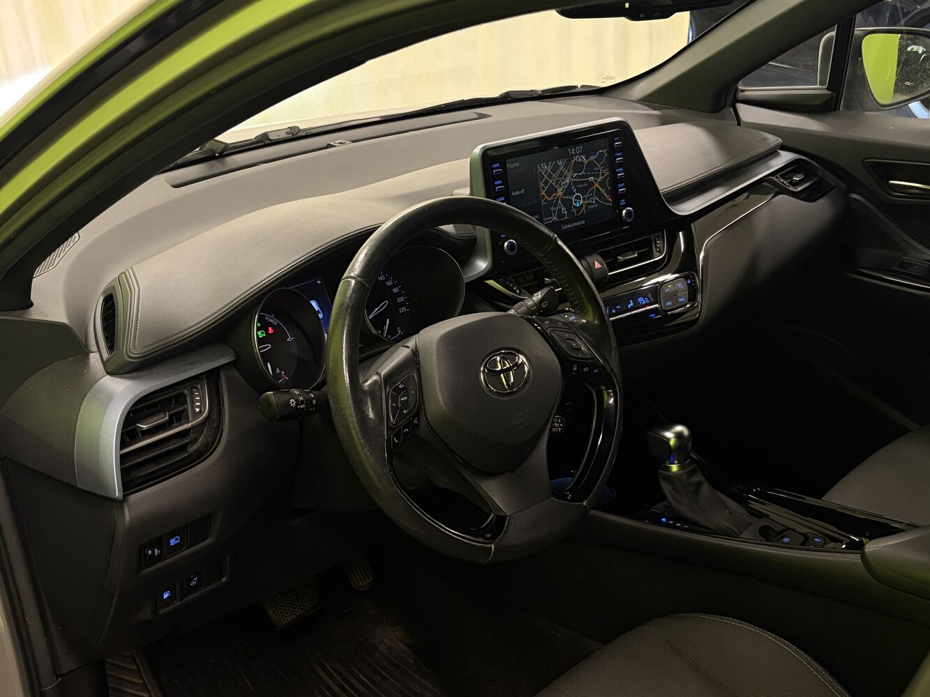 Toyota C-HR vaihtoauto