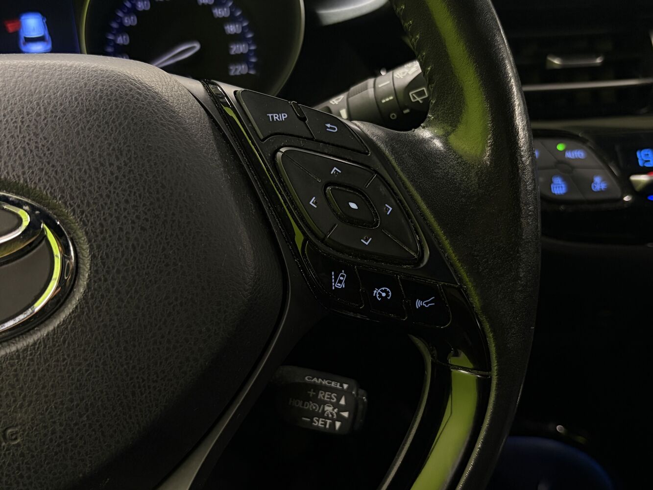 Toyota C-HR vaihtoauto