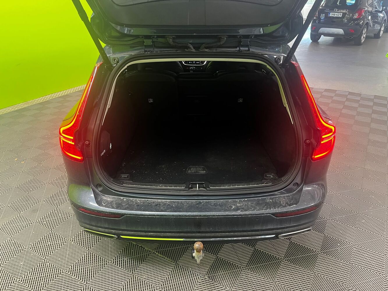 Volvo V60 vaihtoauto