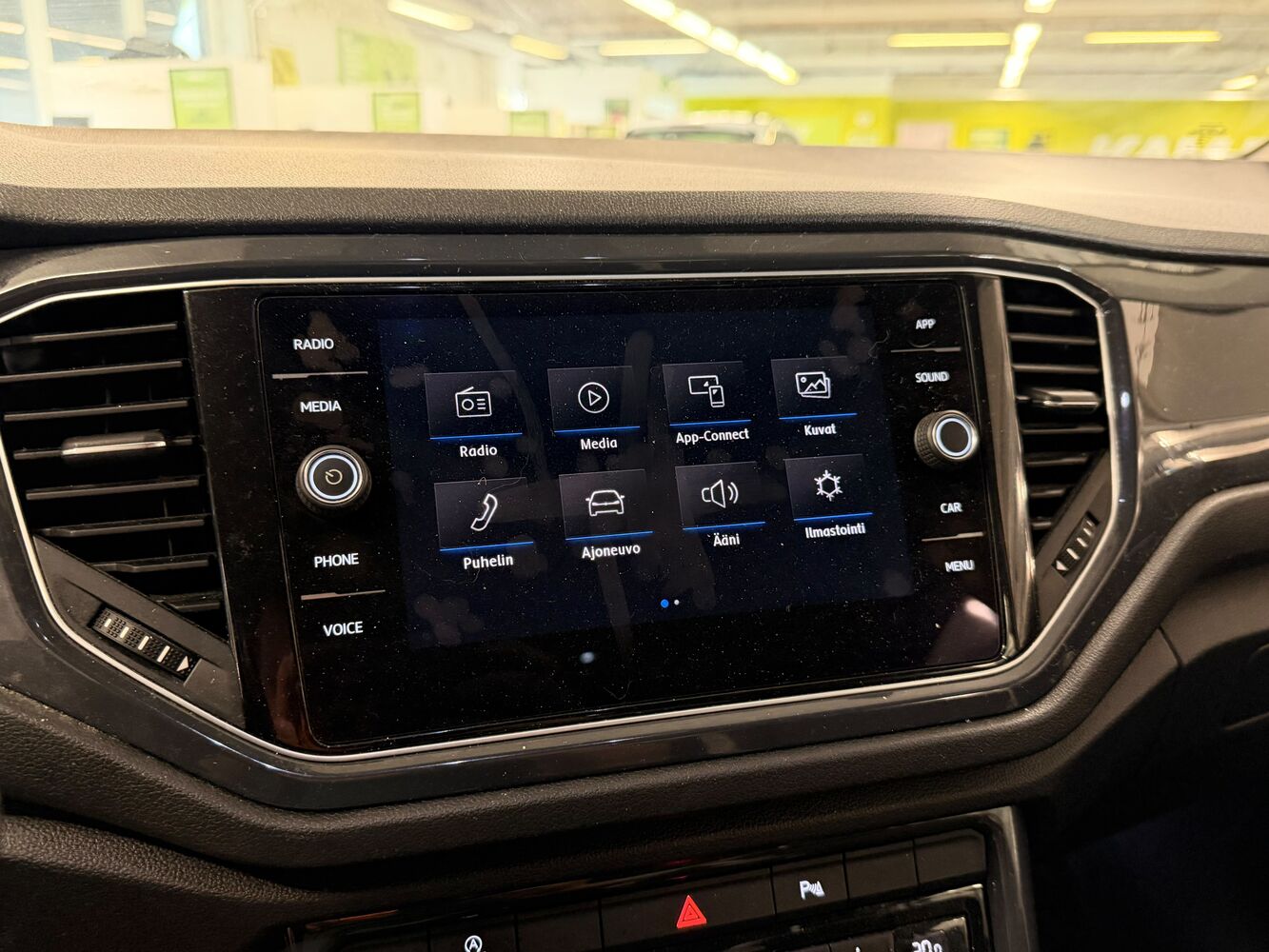 Volkswagen T-Roc vaihtoauto
