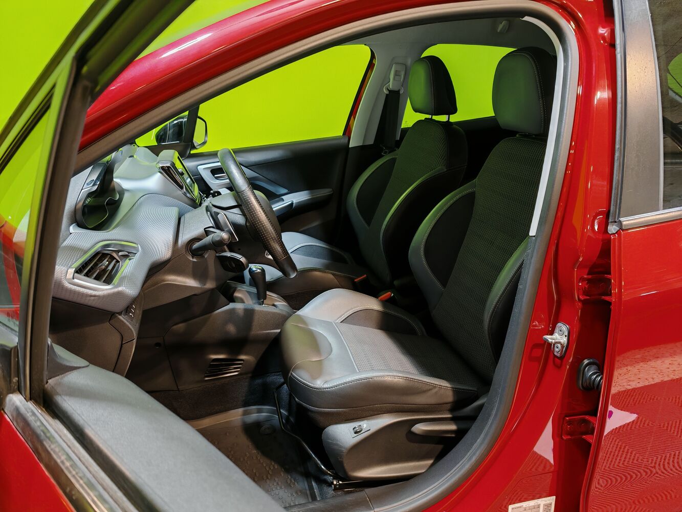 Peugeot 208 vaihtoauto