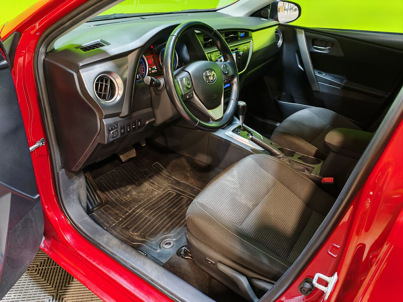 Toyota Auris vaihtoauto