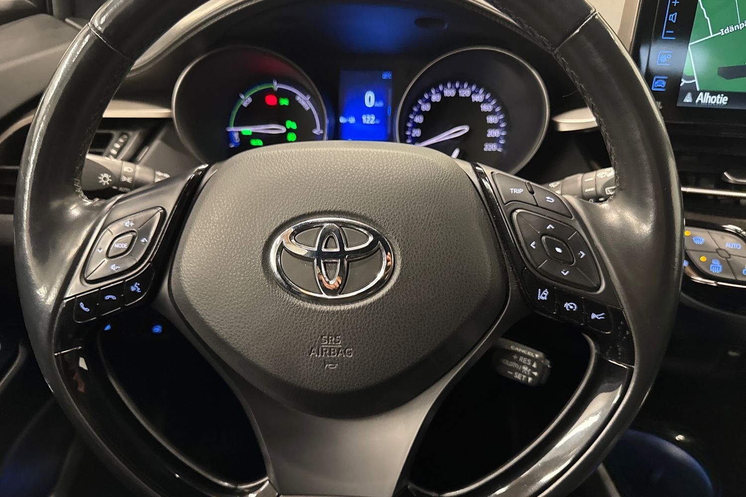 Toyota C-HR vaihtoauto