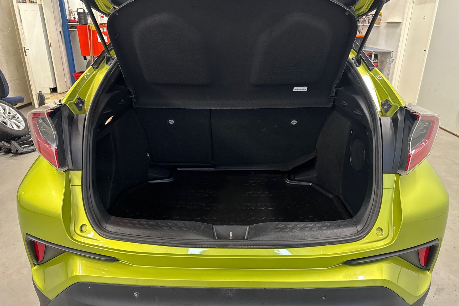 Toyota C-HR vaihtoauto