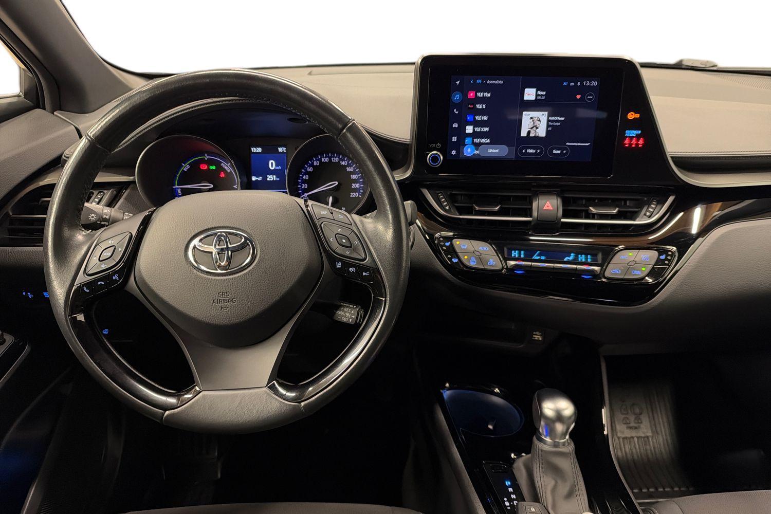Toyota C-HR vaihtoauto