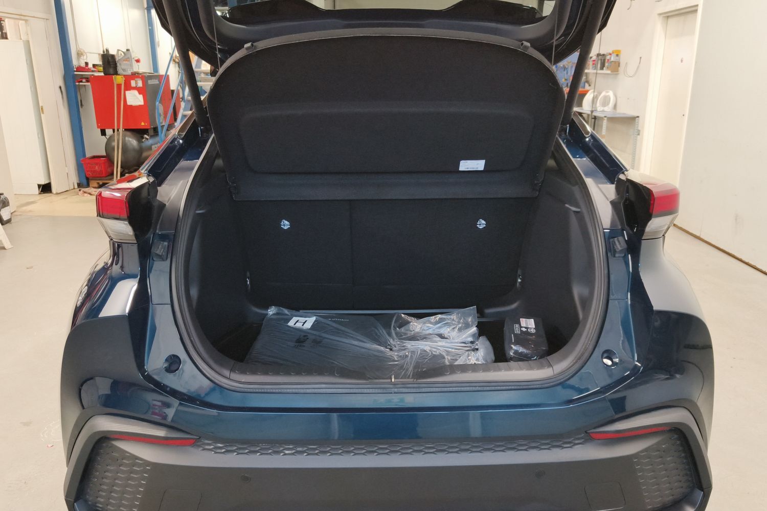 Toyota C-HR vaihtoauto