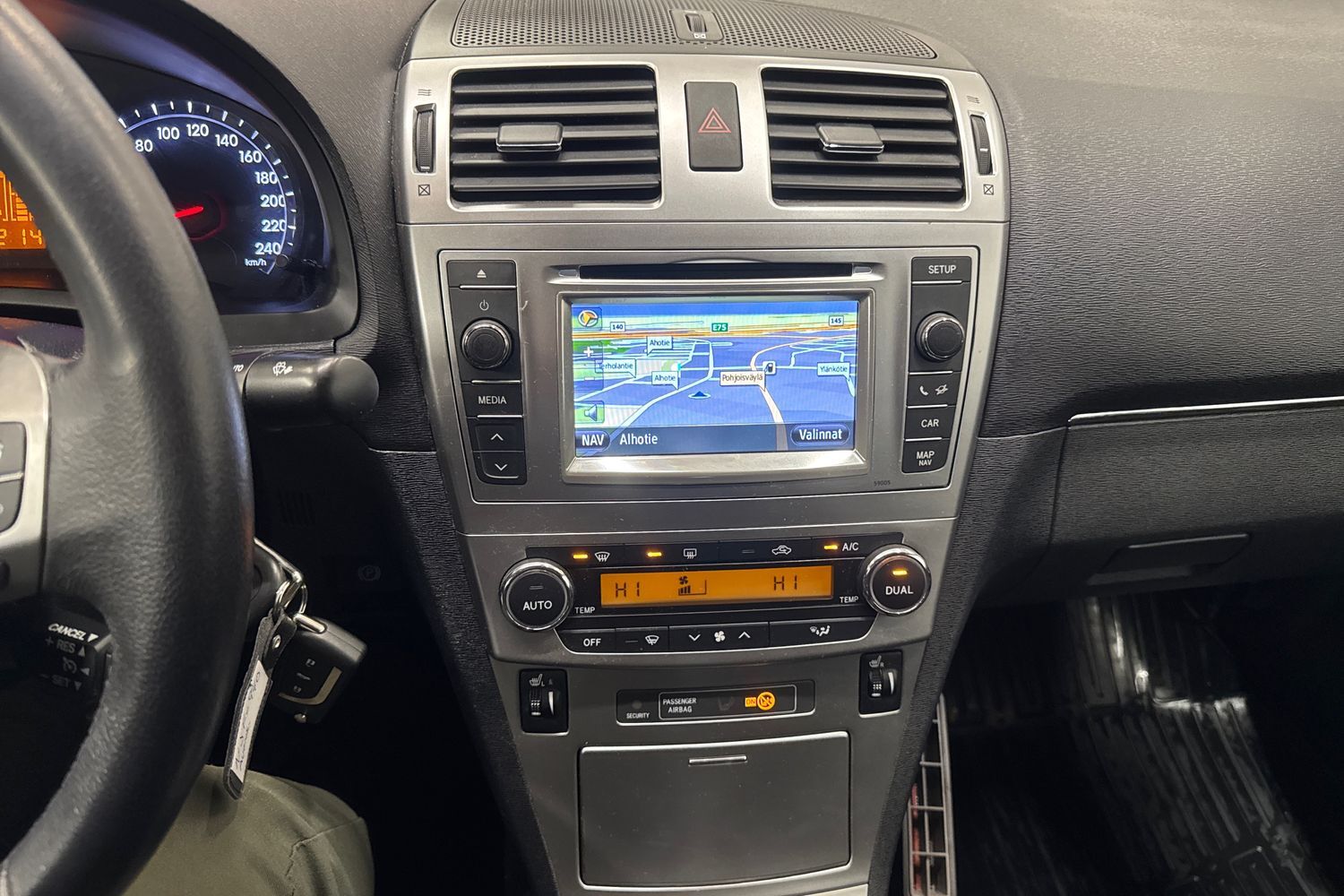 Toyota Avensis vaihtoauto