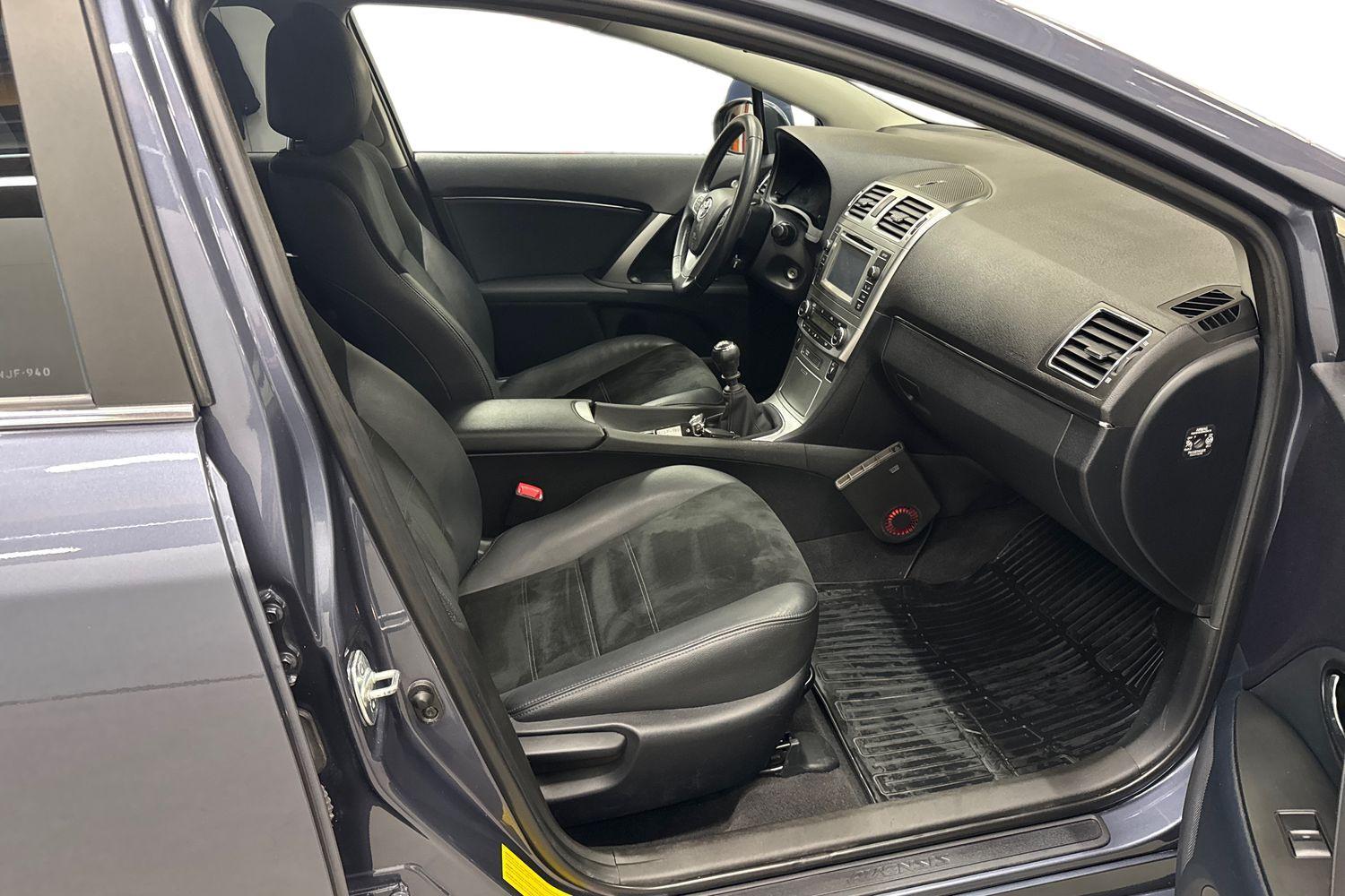 Toyota Avensis vaihtoauto