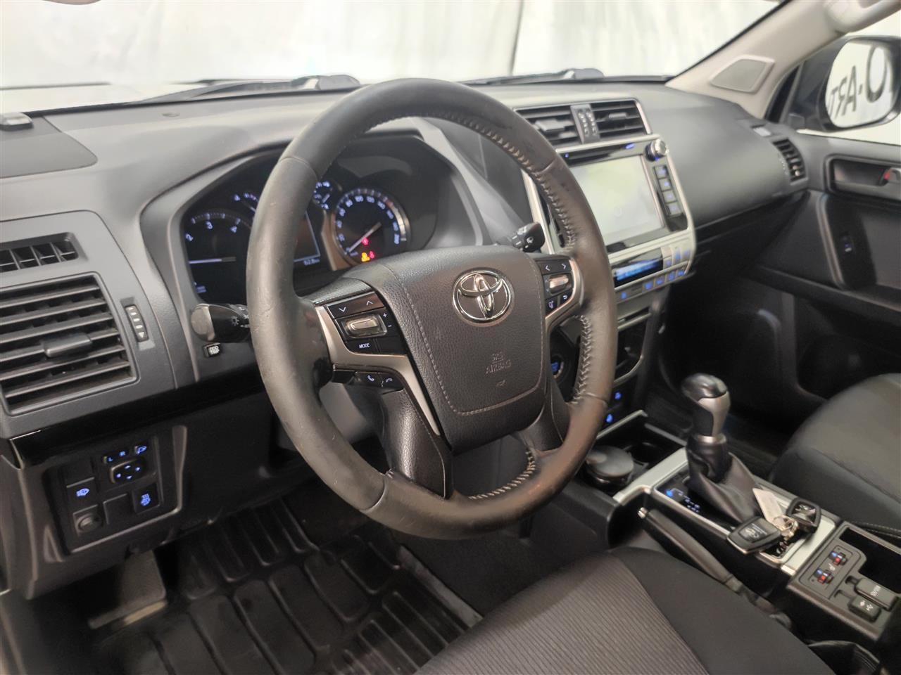 Toyota Land Cruiser vaihtoauto