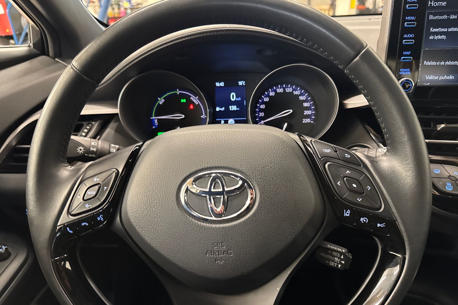 Toyota C-HR vaihtoauto