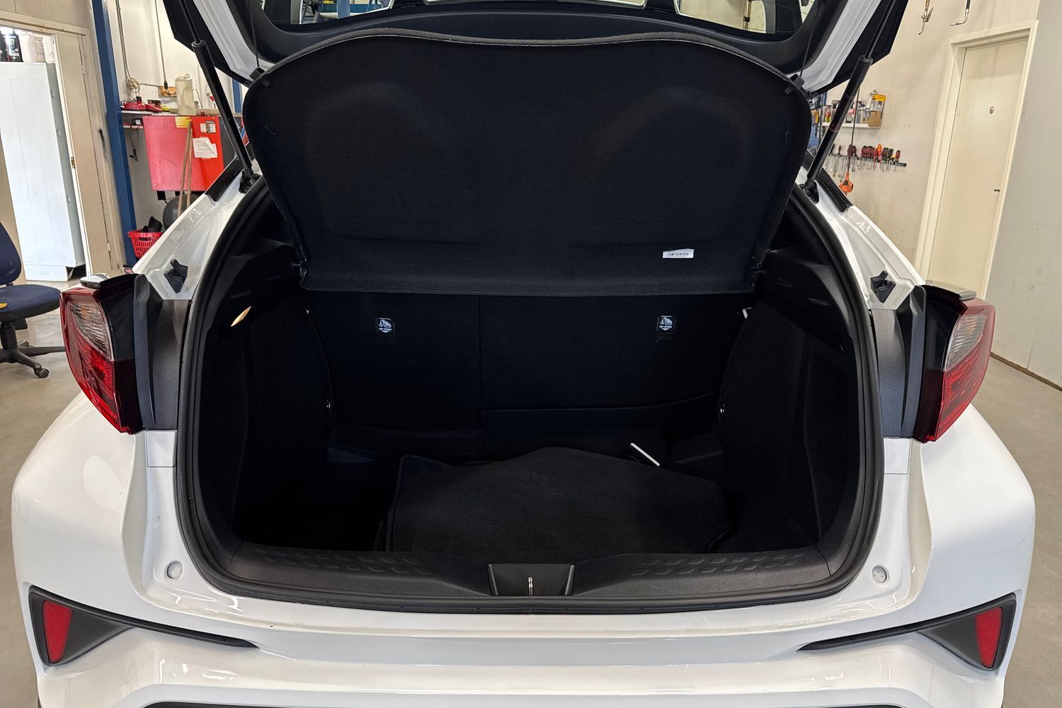Toyota C-HR vaihtoauto