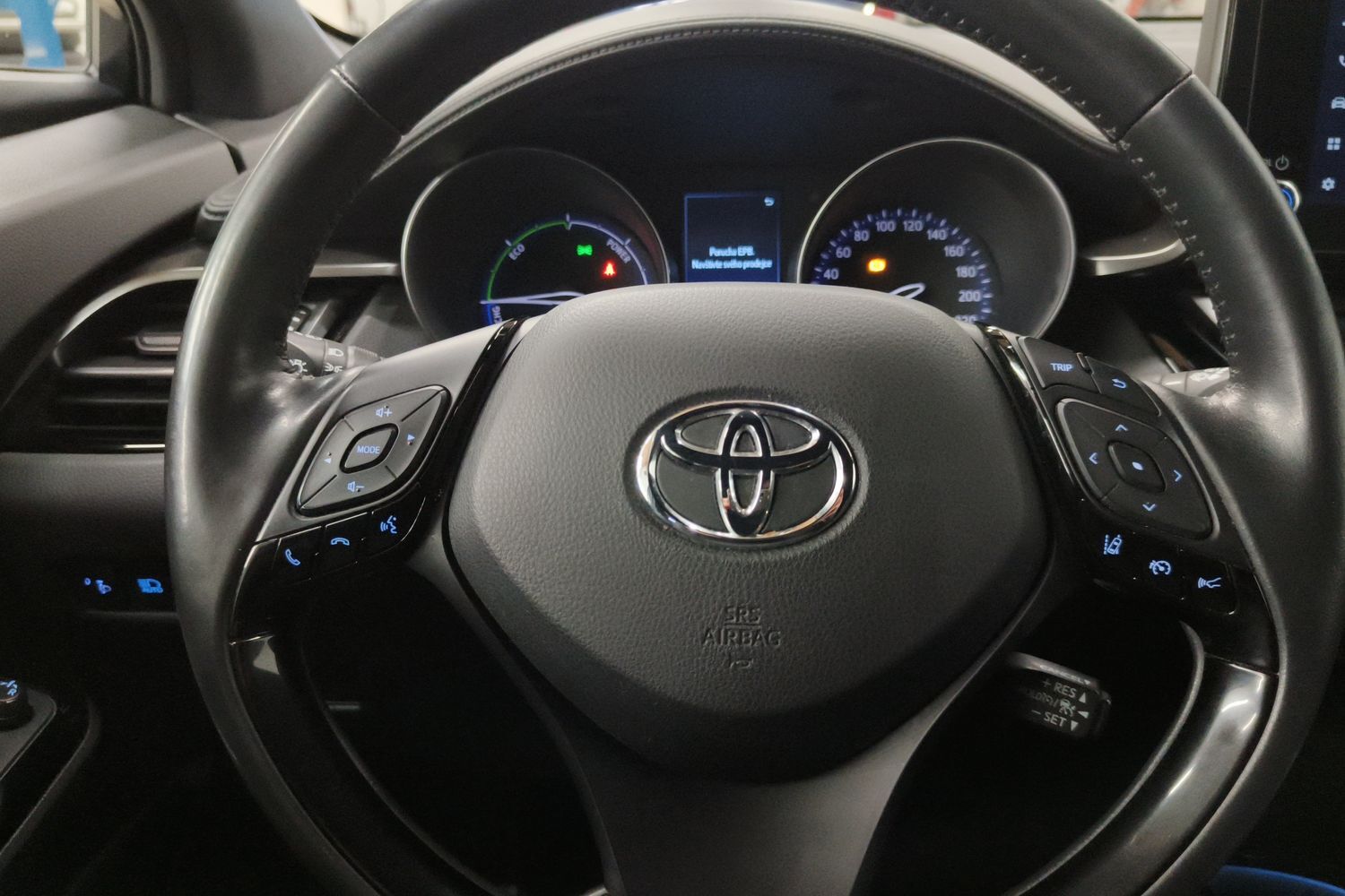 Toyota C-HR vaihtoauto