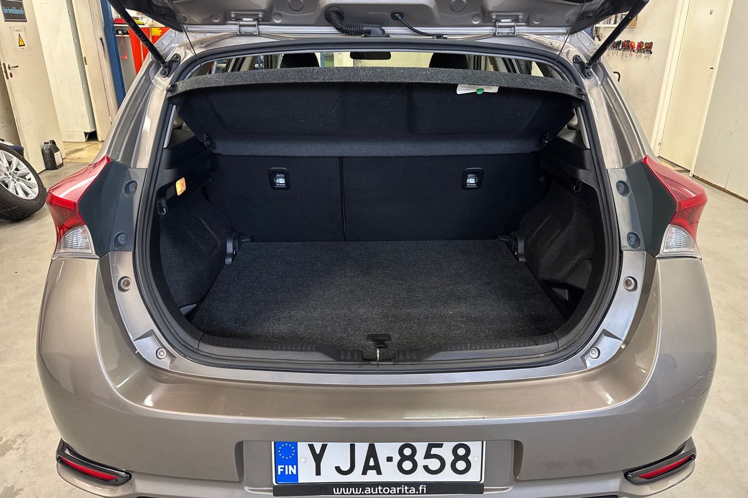 Toyota Auris vaihtoauto