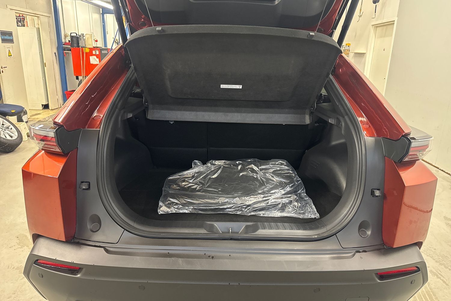 Toyota C-HR+ vaihtoauto
