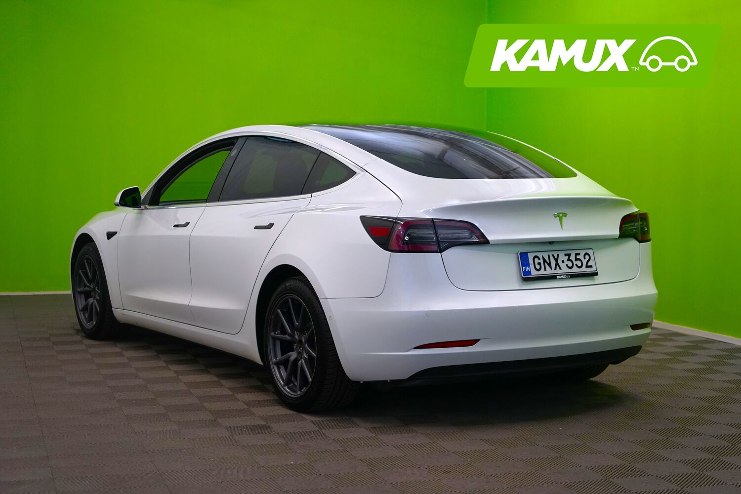 Tesla Model 3 vaihtoauto