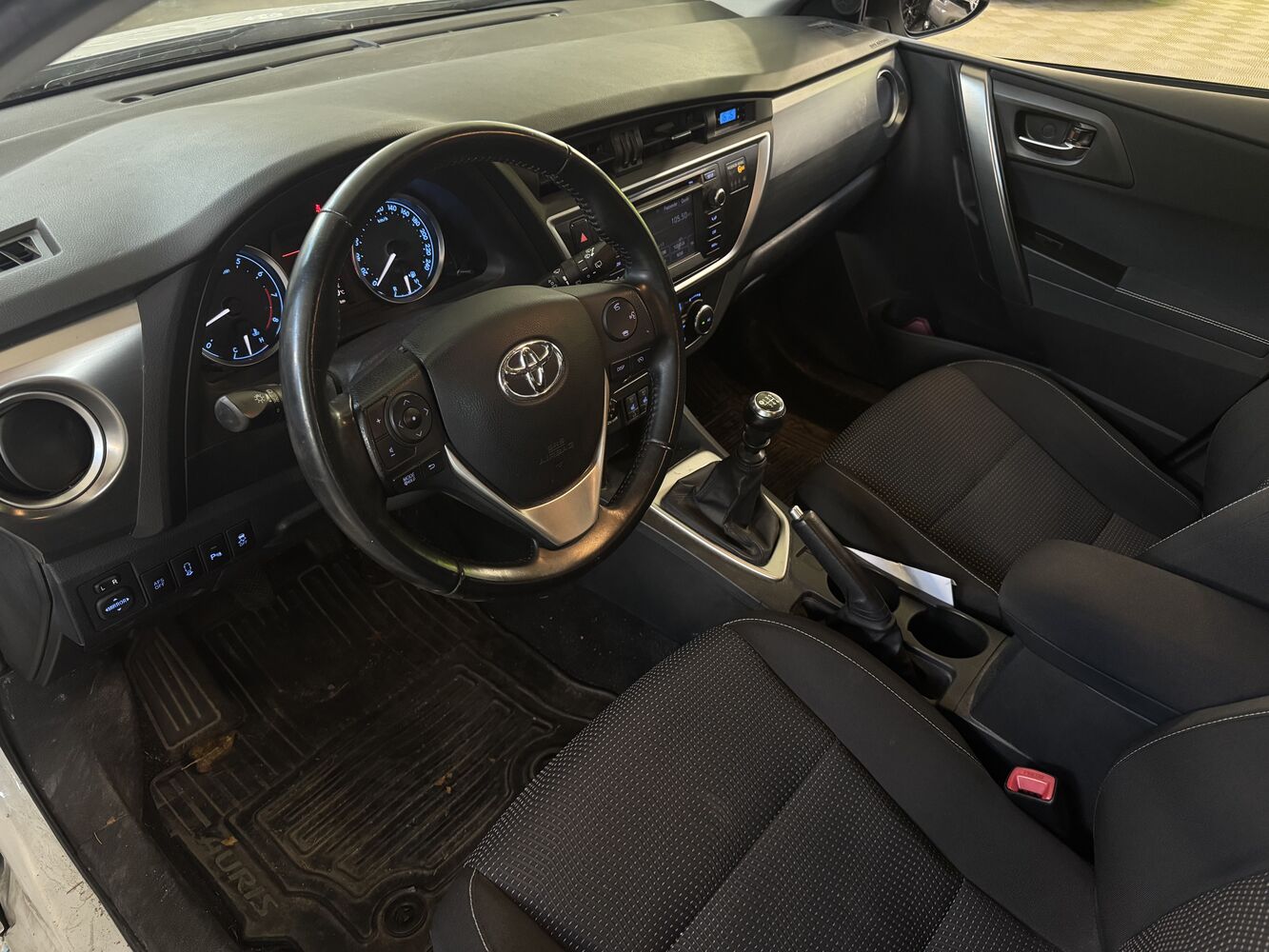 Toyota Auris vaihtoauto