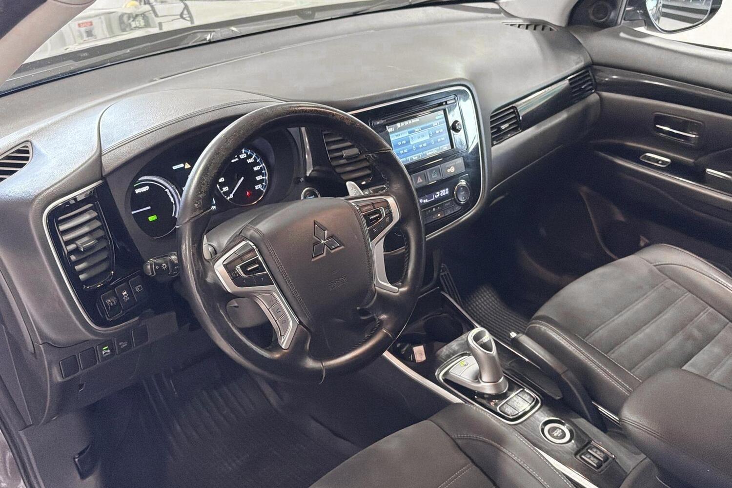 Mitsubishi Outlander PHEV vaihtoauto