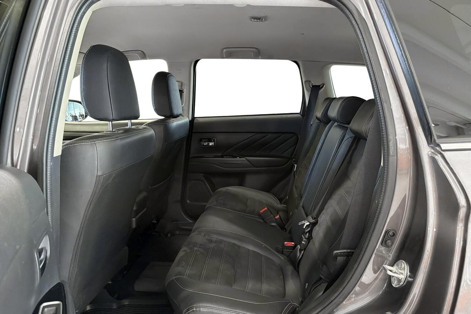 Mitsubishi Outlander PHEV vaihtoauto