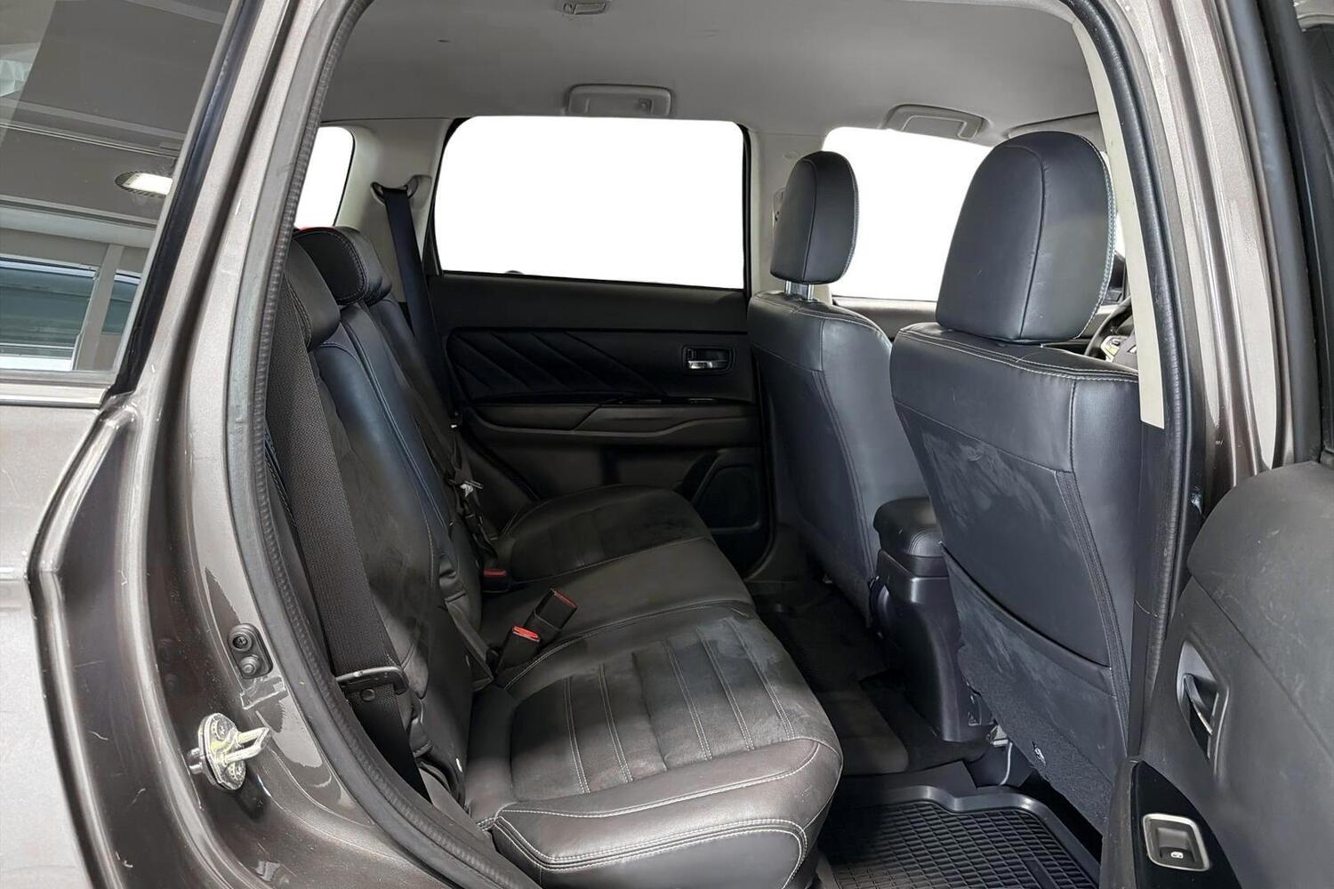 Mitsubishi Outlander PHEV vaihtoauto