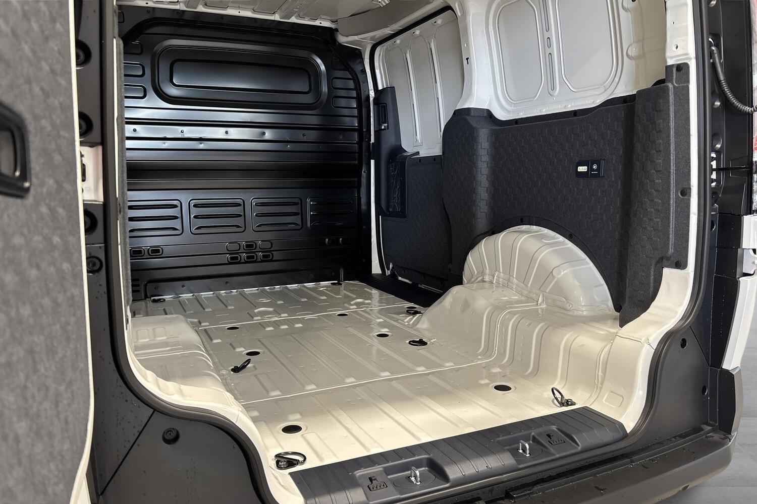 Kia PV5 Cargo vaihtoauto