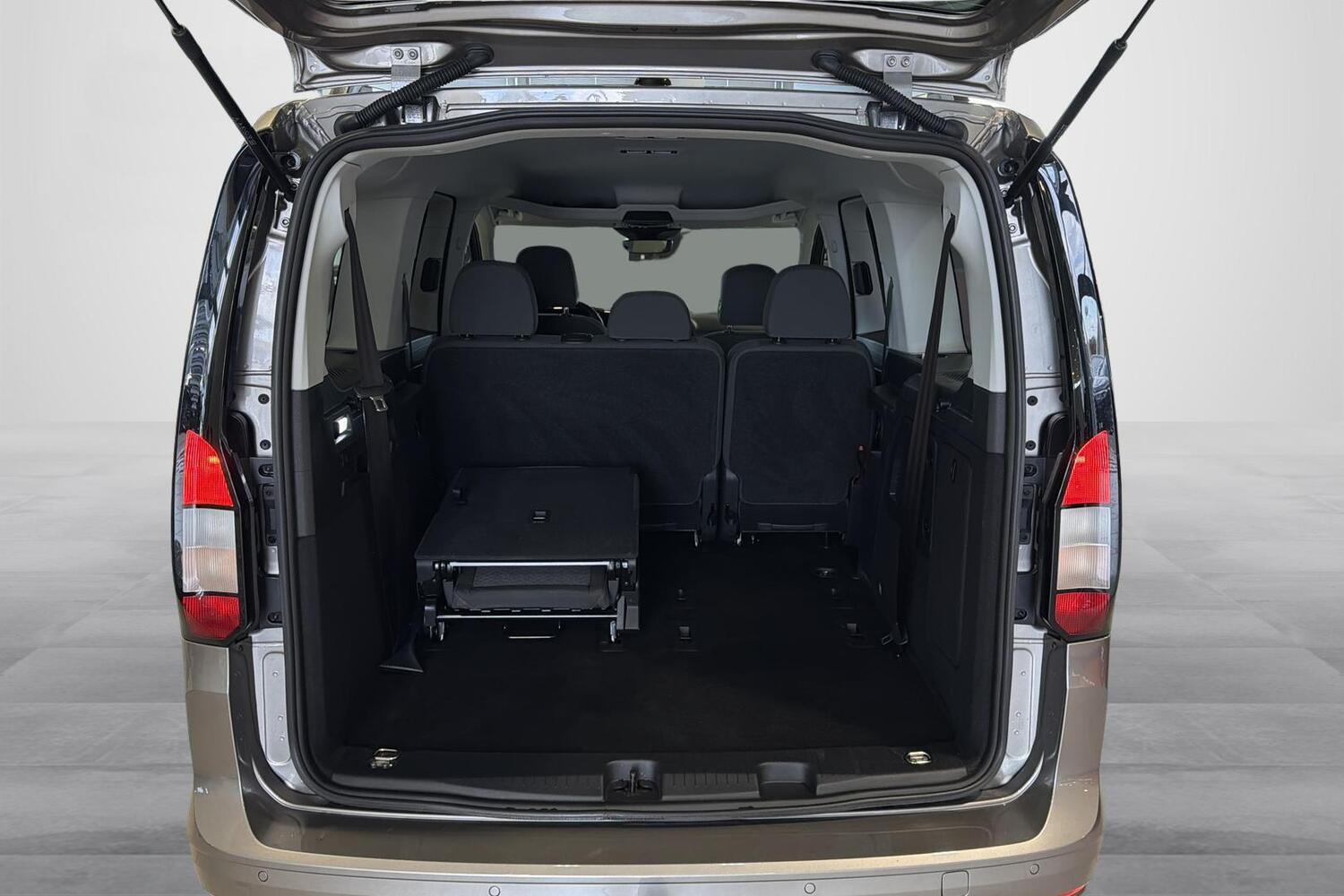 Ford Grand Tourneo Connect vaihtoauto