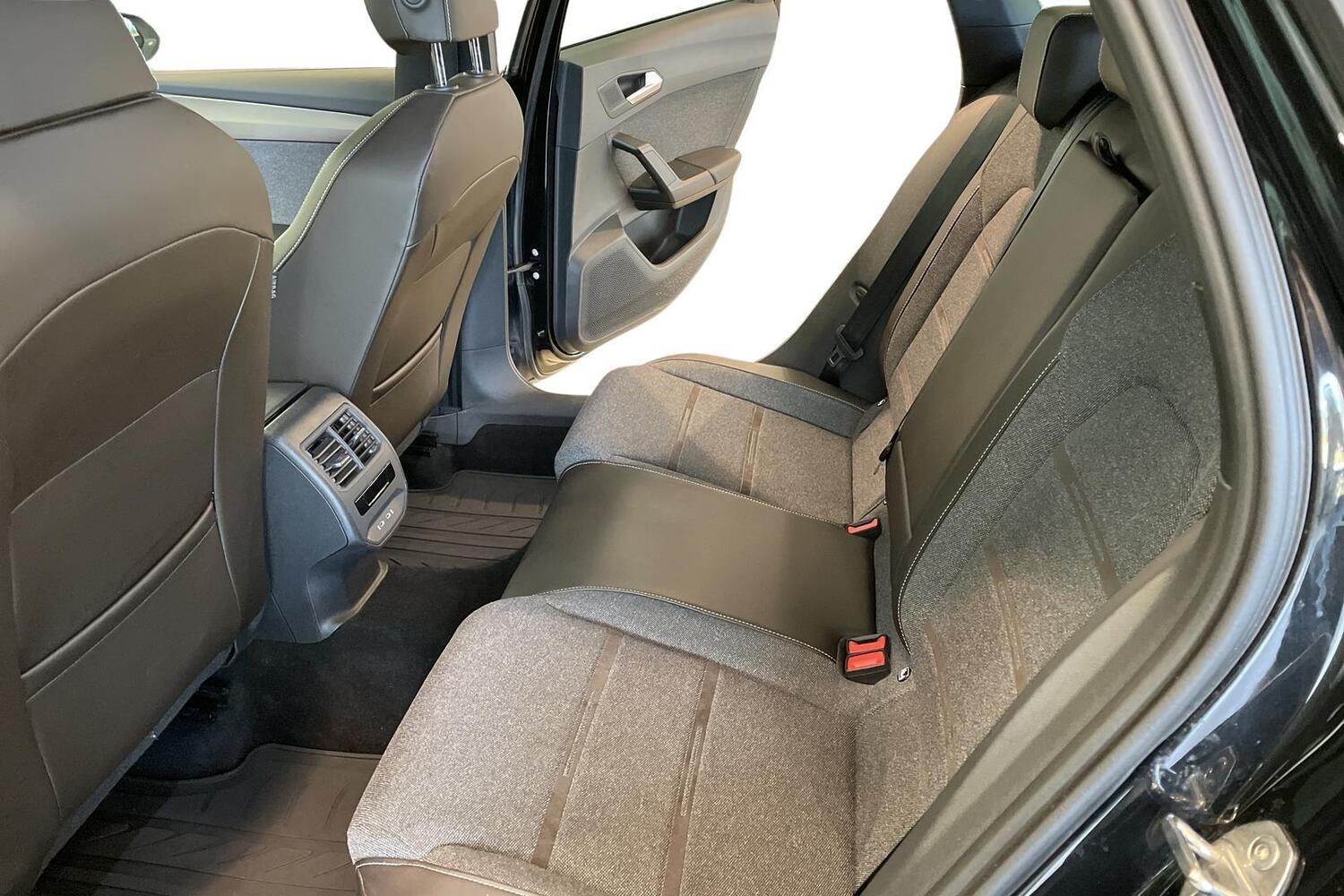 SEAT Leon Sportstourer vaihtoauto