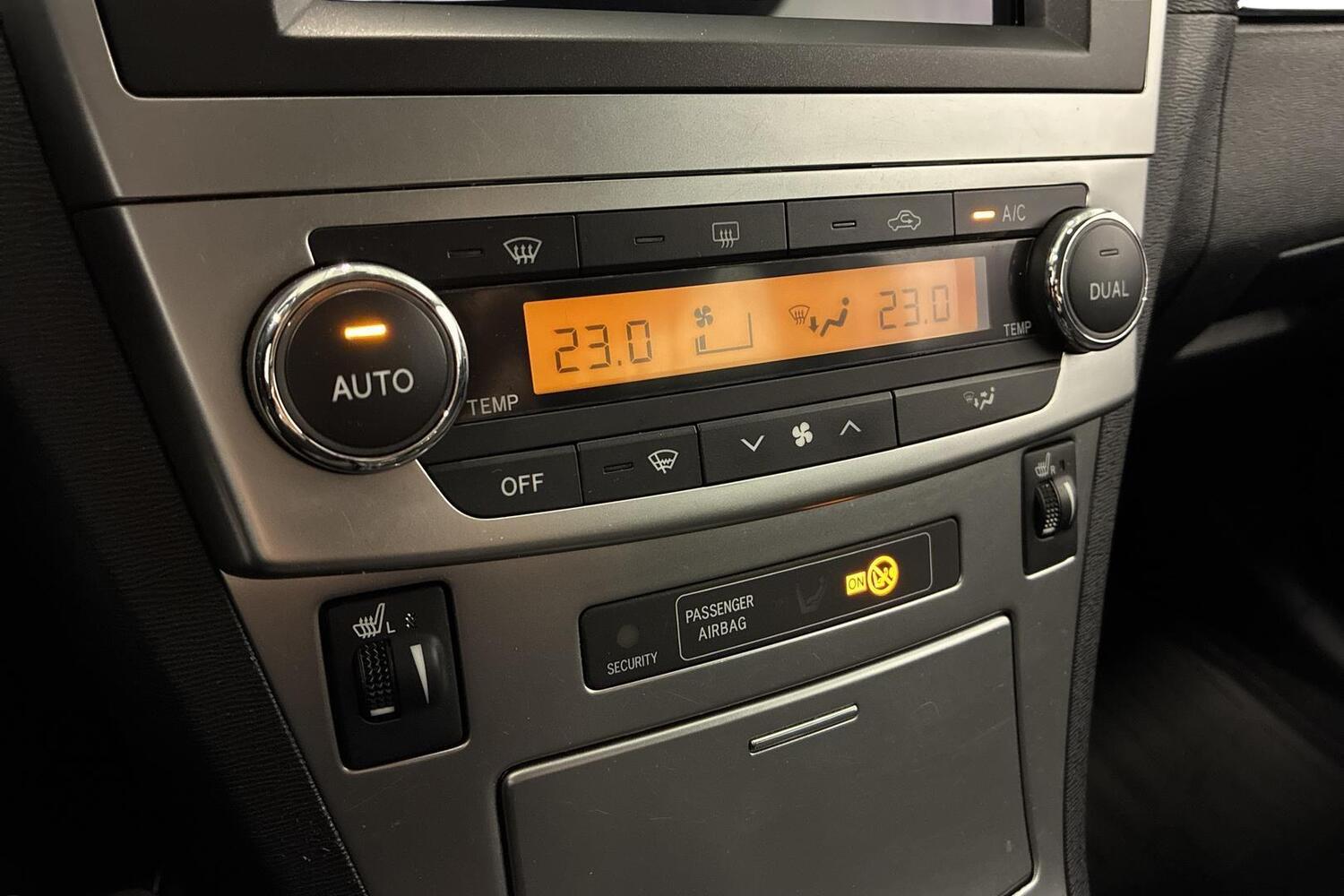Toyota Avensis vaihtoauto