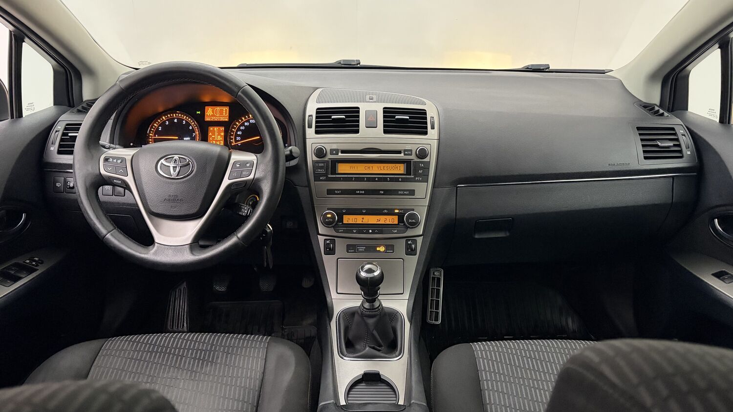 Toyota Avensis vaihtoauto