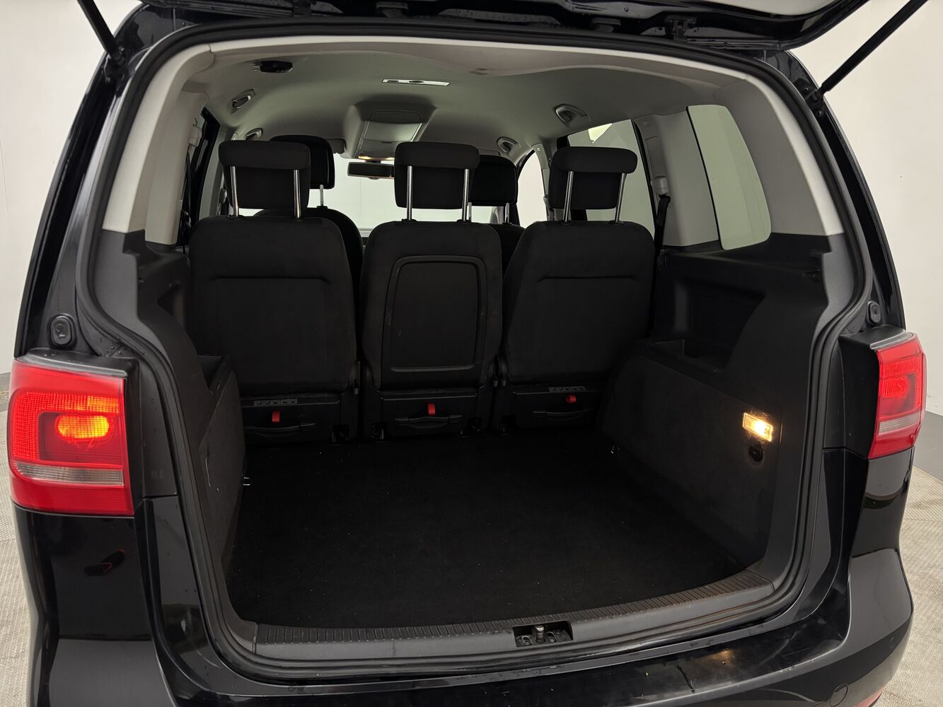Volkswagen Touran vaihtoauto