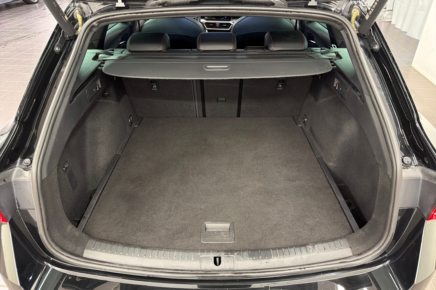 SEAT Leon Sportstourer vaihtoauto