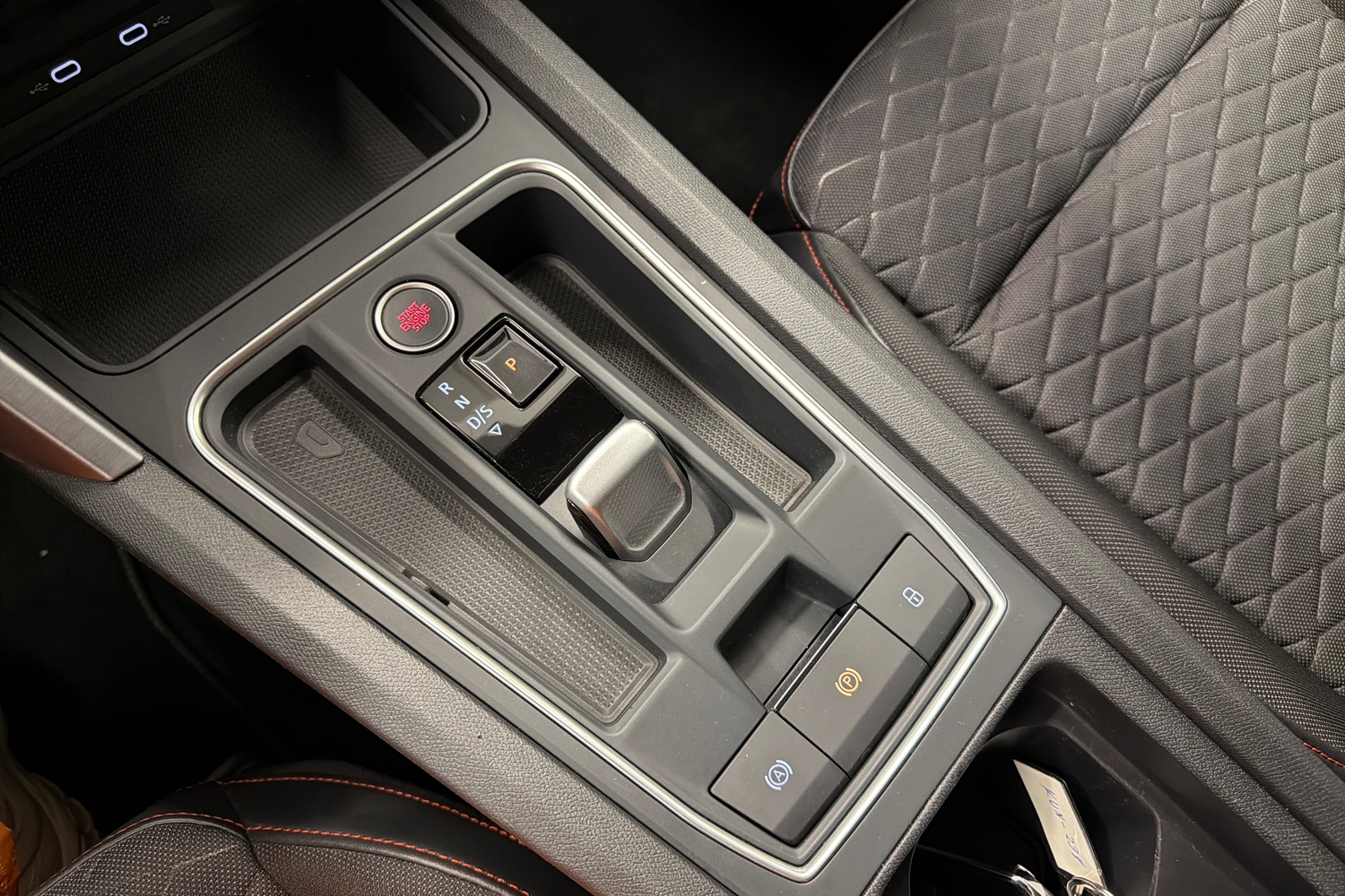 SEAT Leon Sportstourer vaihtoauto