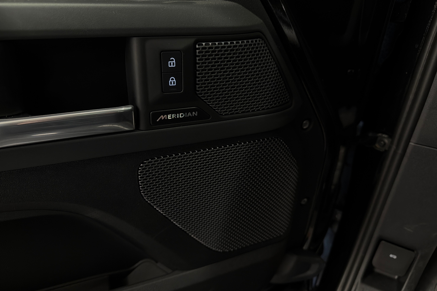 Land Rover Defender vaihtoauto