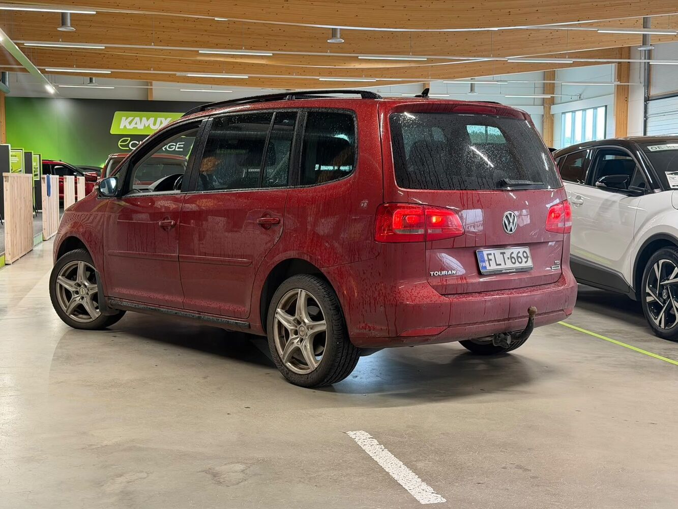 Volkswagen Touran vaihtoauto