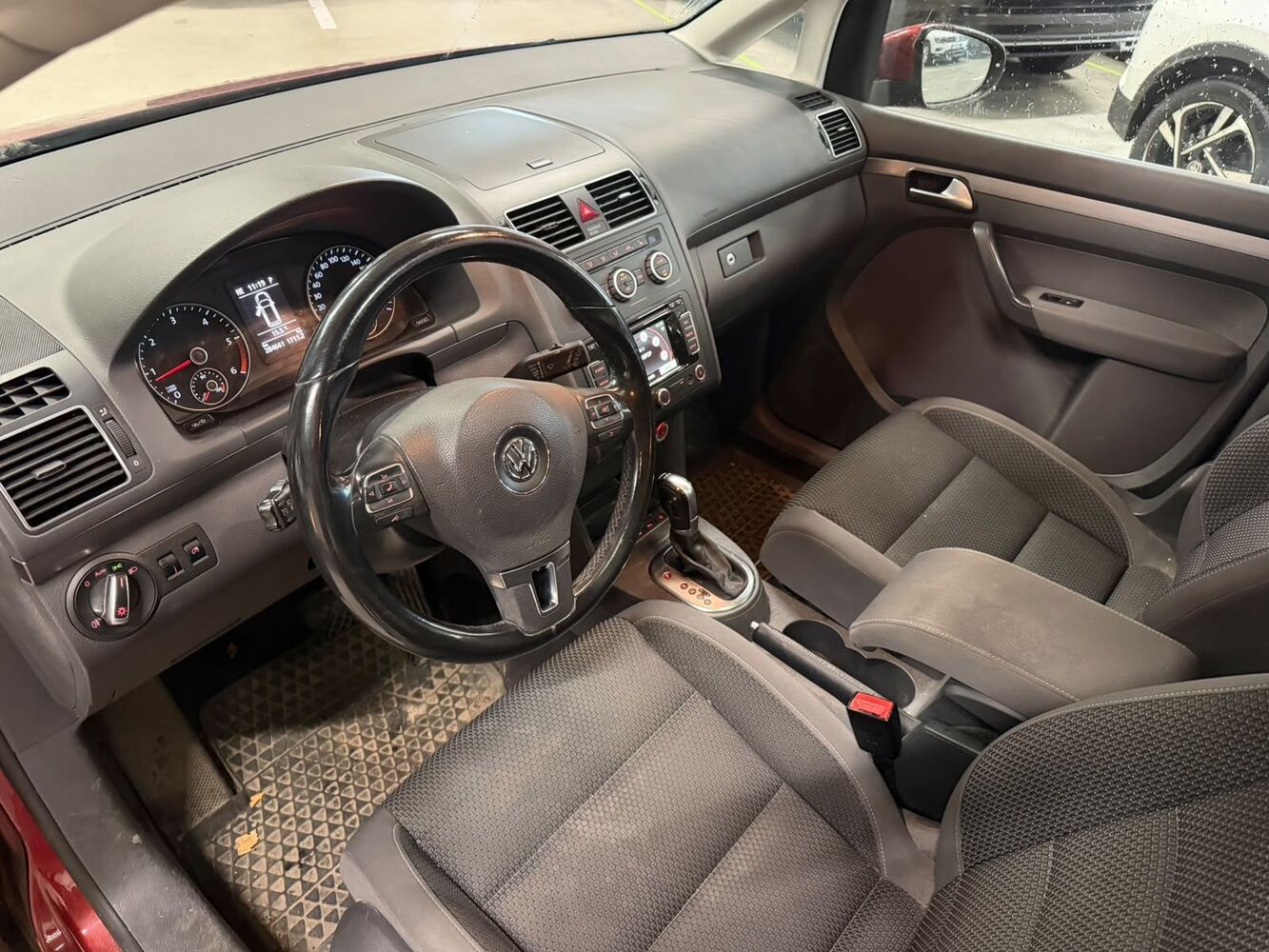 Volkswagen Touran vaihtoauto