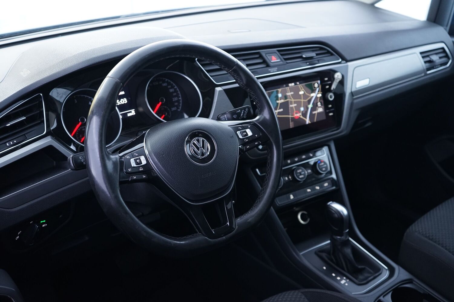 Volkswagen Touran vaihtoauto