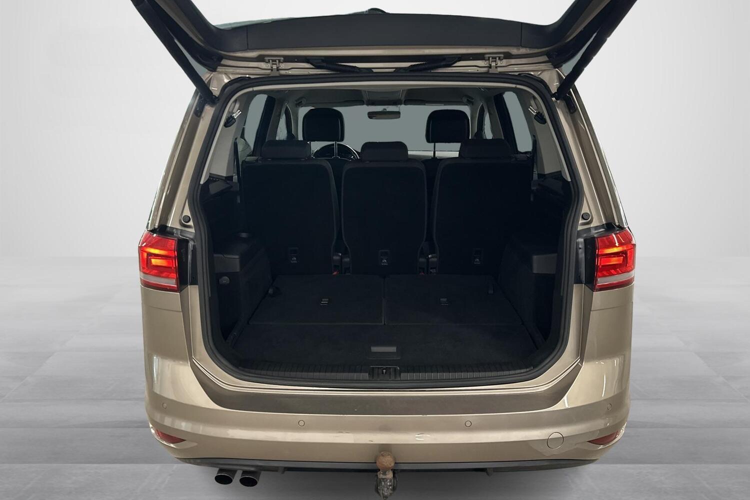 Volkswagen Touran vaihtoauto