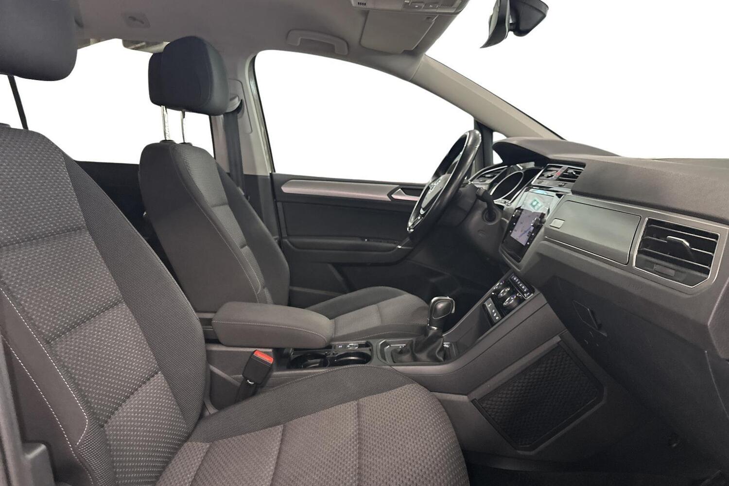 Volkswagen Touran vaihtoauto