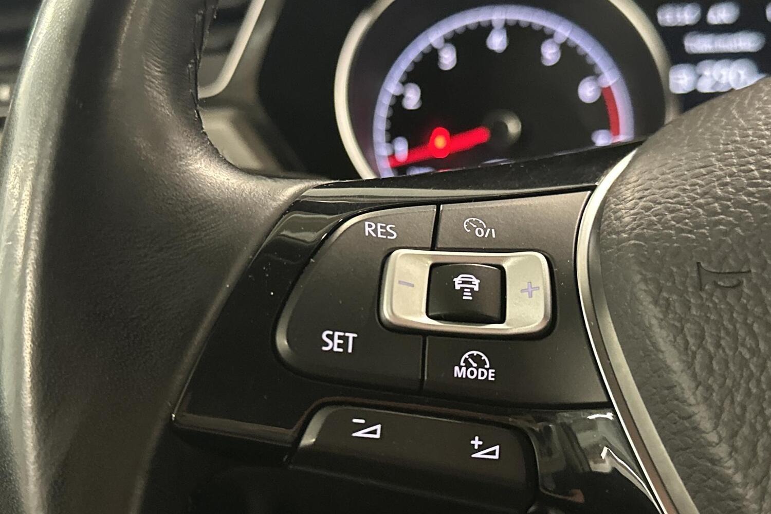 Volkswagen Touran vaihtoauto