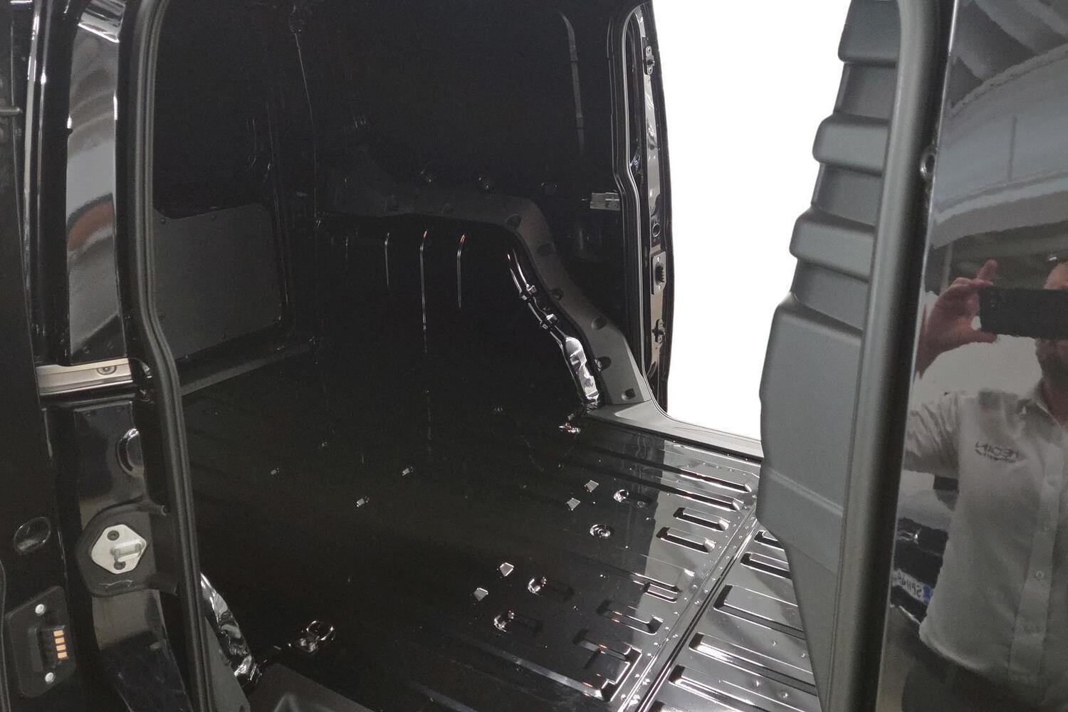 Ford Transit Connect vaihtoauto