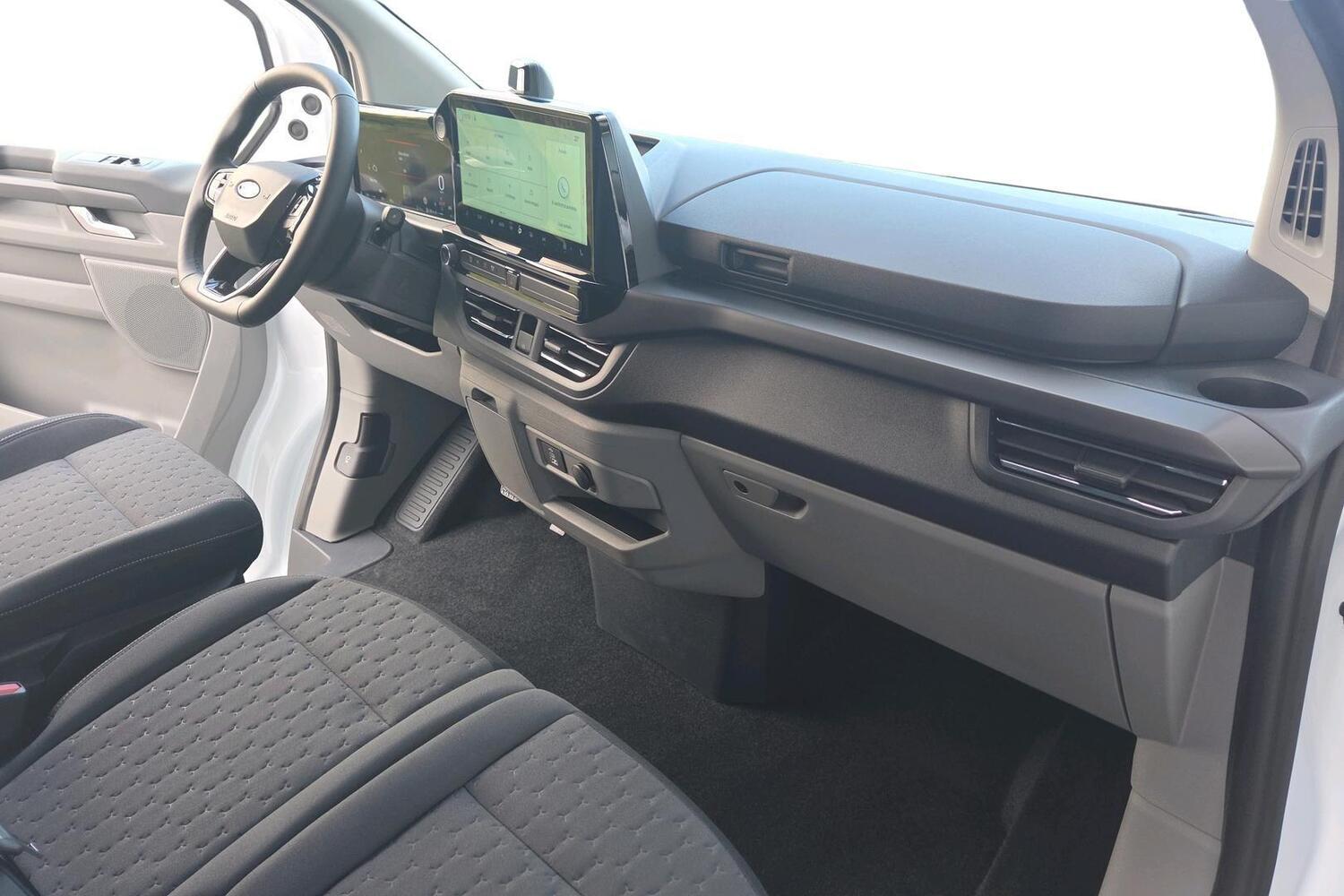 Ford Tourneo Custom vaihtoauto