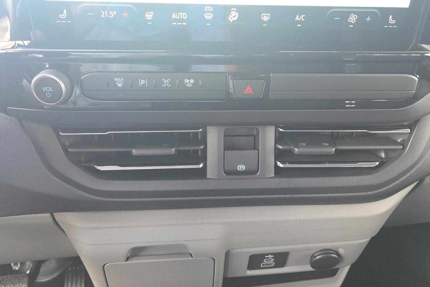 Ford Tourneo Custom vaihtoauto