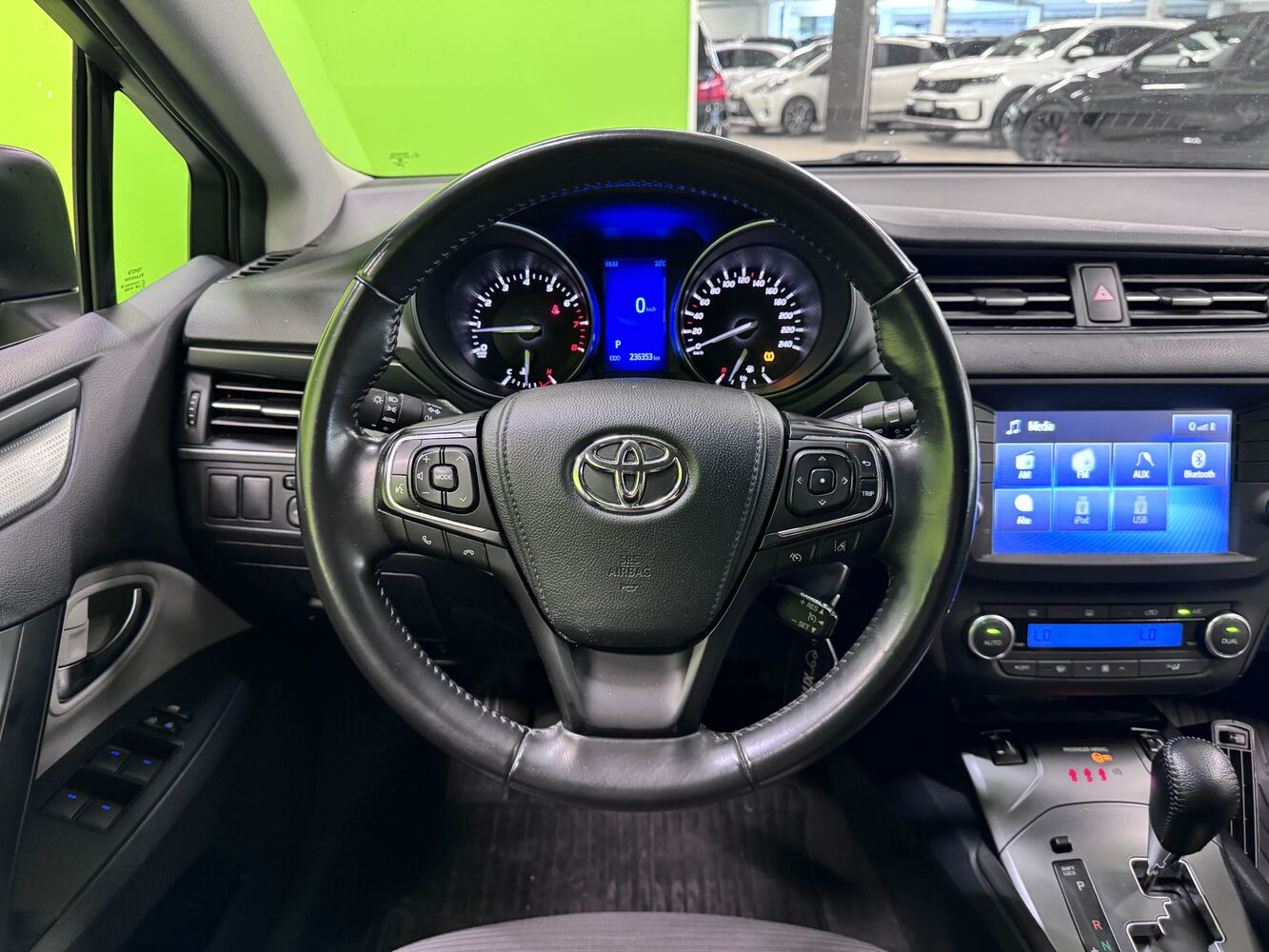 Toyota Avensis vaihtoauto