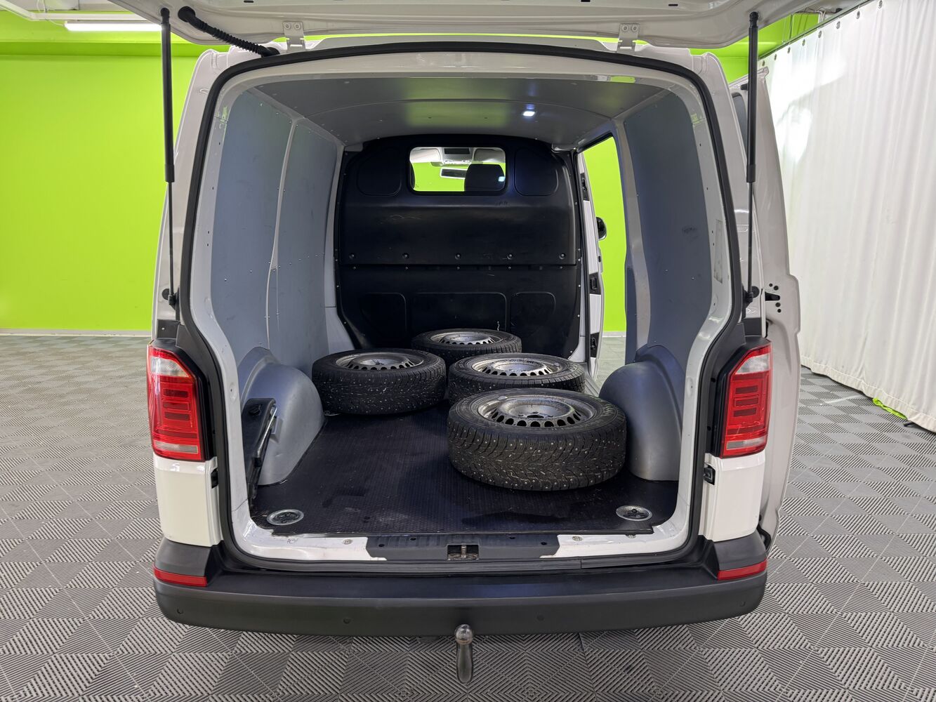 Volkswagen Transporter vaihtoauto