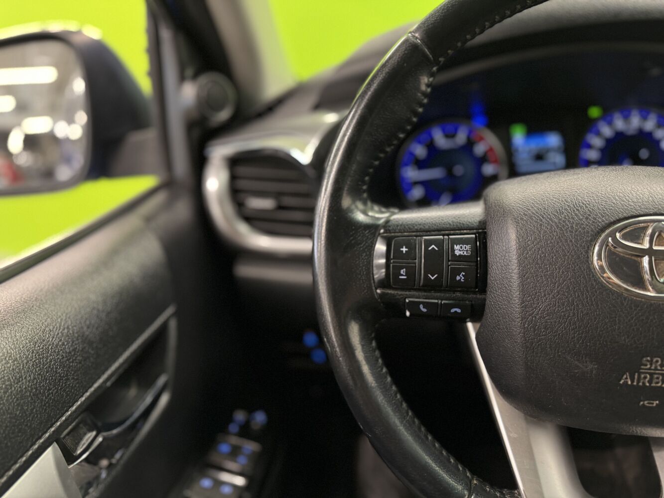 Toyota Hilux vaihtoauto