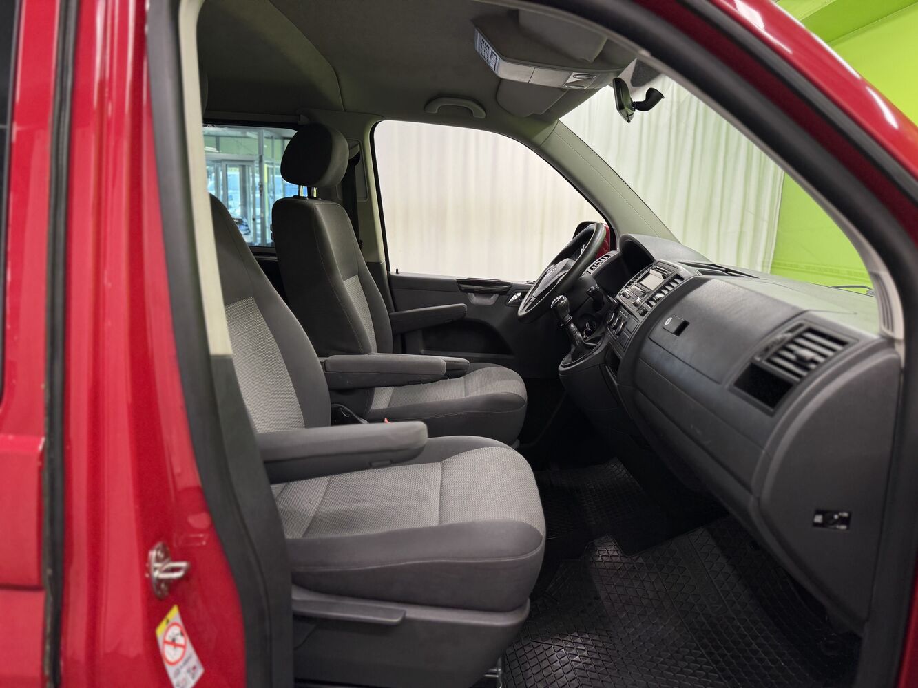 Volkswagen Caravelle vaihtoauto