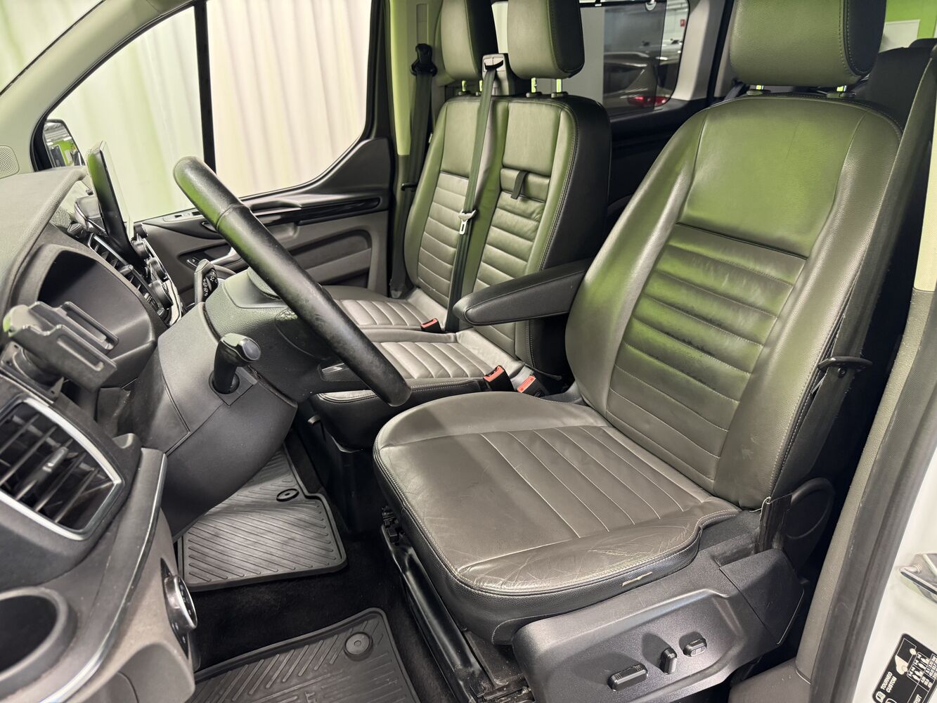 Ford Tourneo Custom vaihtoauto