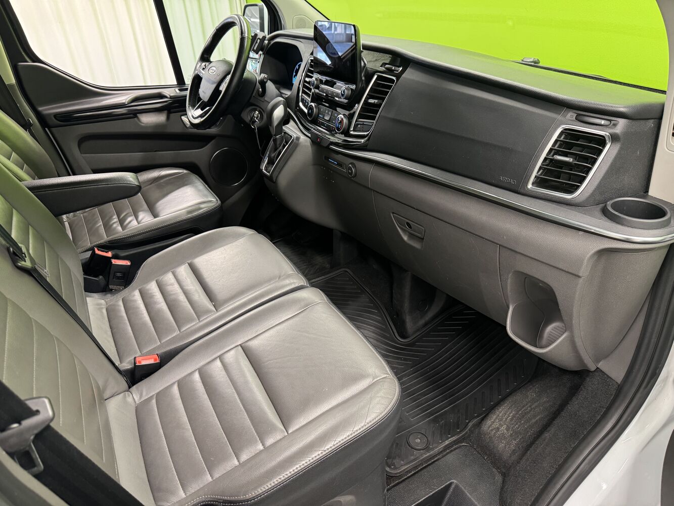 Ford Tourneo Custom vaihtoauto